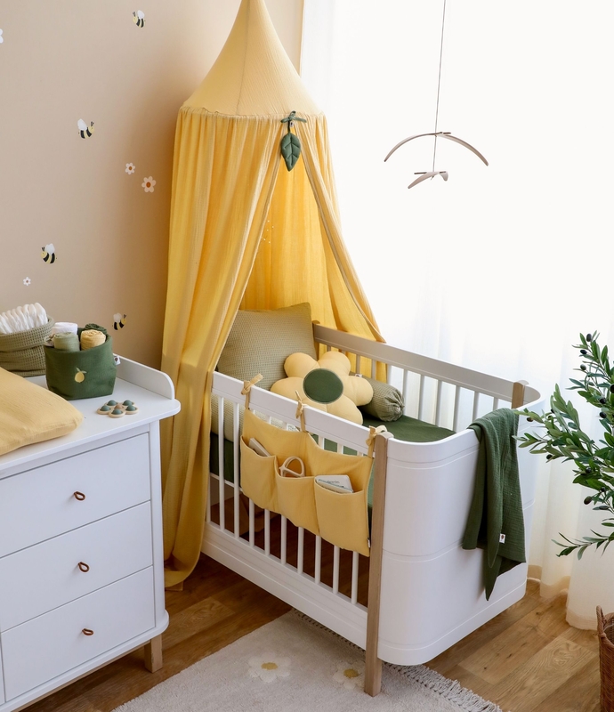 Babyroom With Bees &amp; Lemons In Yellow &amp; Green