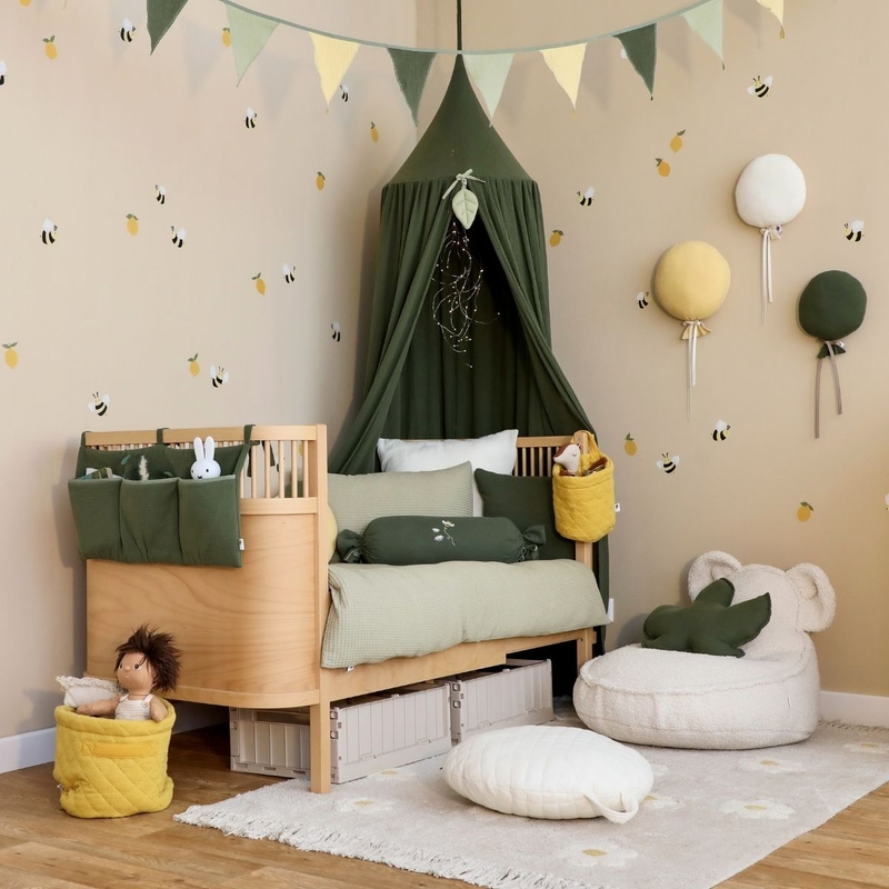 Kidsroom With Bees &amp; Lemons In Green &amp; Yellow