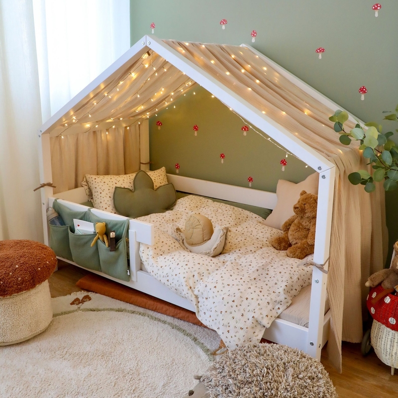 Kidsroom With Forest Decor &amp; Mushrooms