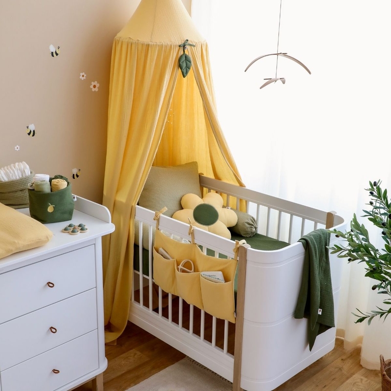 Babyroom With Bees &amp; Lemons In Yellow &amp; Green