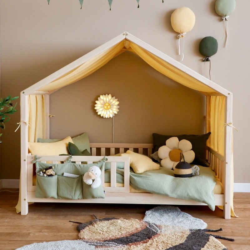 Kidsroom With House Bed &amp; Yellow/Light Green Bedding