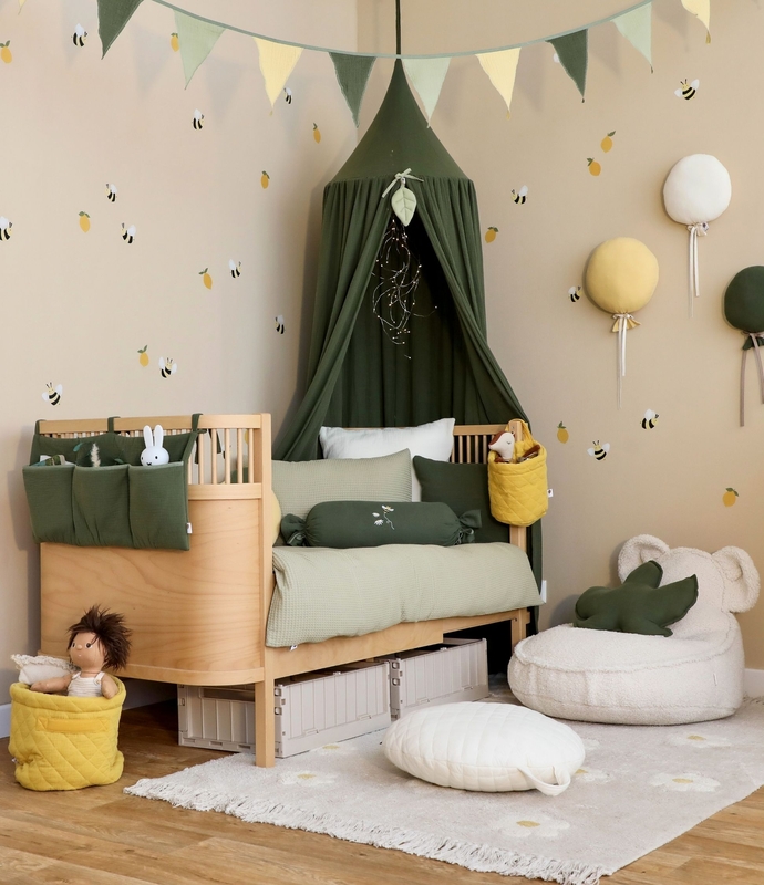 Kidsroom With Bees &amp; Lemons In Green &amp; Yellow