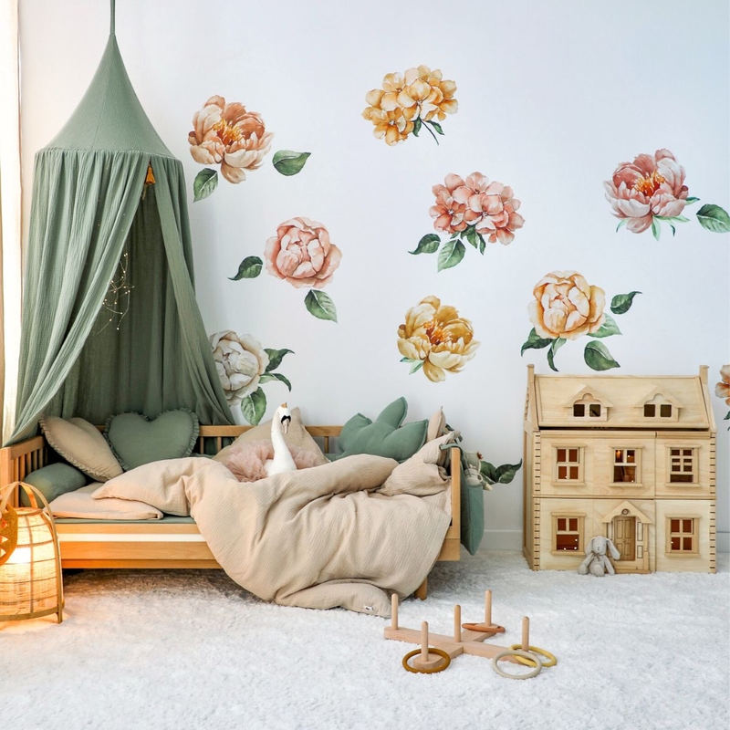 Girlsroom In Beige &amp; Khaki With Flower Decor